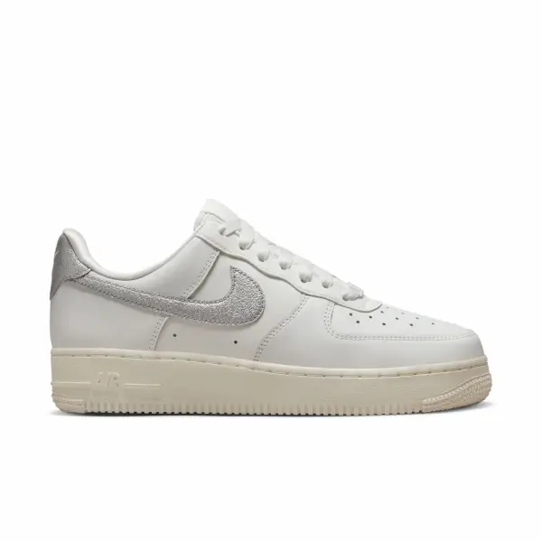 Nike Air Force 1'07 Essentials Kadın Günlük Ayakkabı - DQ7569-100